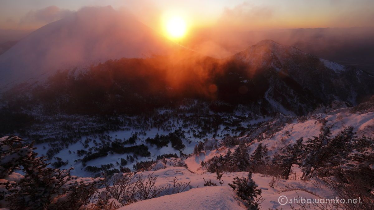 100名山 浅間山 黒斑山 蛇骨岳 雪 思わず見れた 幻想的な朝焼けショー Shibawannkoの撮影山行