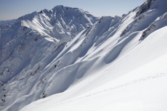 EOS5DsR+EF16-35mmF4L IS USM 85mm f8 1/320sec ISO100 PLフィルター