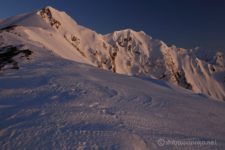 実は下山するまで、爺ヶ岳北峰を鹿島槍ヶ岳だと思い込んでいた。
ピーク2つ並んでるし(笑)。