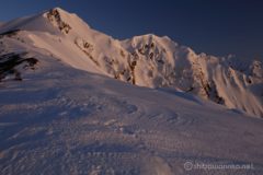 実は下山するまで、爺ヶ岳北峰を鹿島槍ヶ岳だと思い込んでいた。
ピーク2つ並んでるし(笑)。