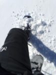 14:10 白馬大池着。
全面大雪原となった大池に下りて、大池を横断していきます。
こんな広い大雪原を1人で歩いている。
なんか感動だ。
白馬はスケールが大きい。
白馬に来たことを大池を1足1足歩く度に全身で実感する。
