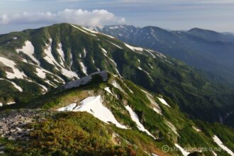 明日行く雪倉岳と朝日岳。
長いな~、けど楽しそうだぁ~。