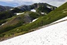 振り返ると、先ほどまでいた白馬岳が高く聳える。
なかなかこちら側から白馬岳を見ることが少ない。