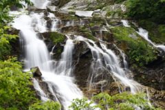 九段の滝の中部。
どんだけ大きいんだ、九段の滝(笑)。
通常であればここで終わり。
渓谷道を引き返すことになりますが、今日はここからが本題です。