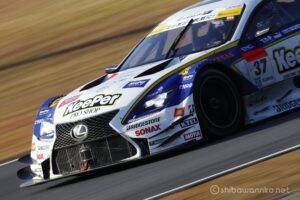 EOS5DsR+EF100-400mmF4.5-5.6L ISⅡUSM 400mmトリミング大 f10 1/125sec ISO100