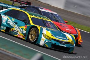 EOS5DsR+EF100-400mmF4.5-5.6L ISⅡUSM 400mmトリミング中 f11 1/250sec ISO100